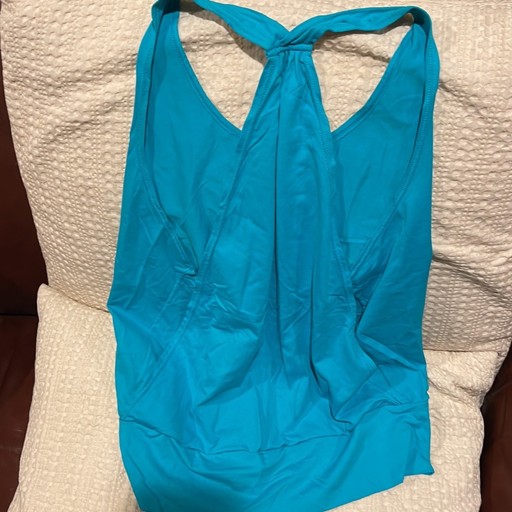Workout top - Picture 2 of 2